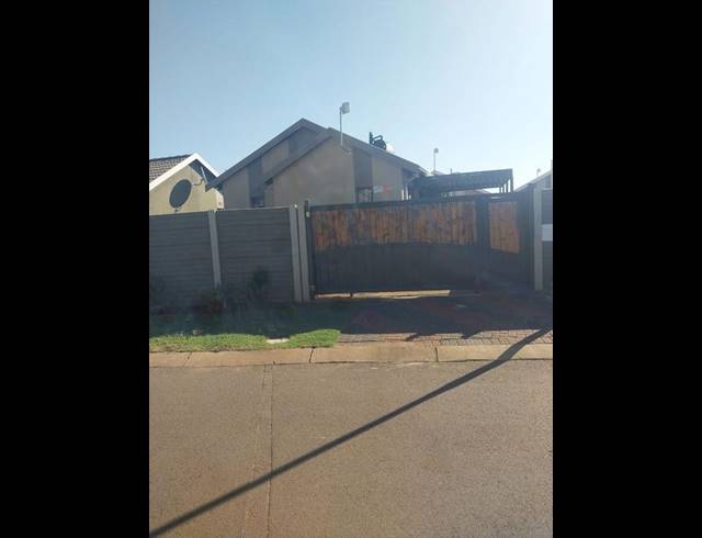 3 BEDROOM HOUSE FOR SALE IN SKY CITY